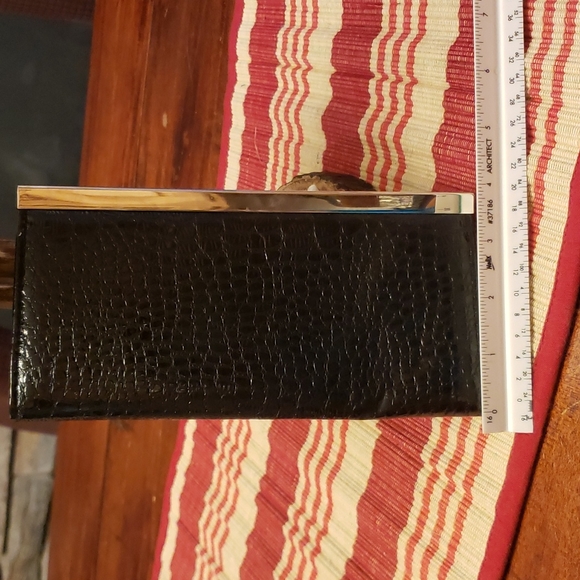 Black embossed clutch wallet - Picture 2 of 3